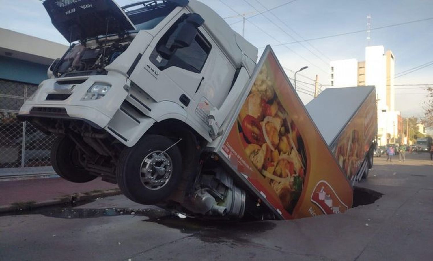 El episodio se registró en la mañana de este miércoles en la intersección de Presidente Perón y General Paz.