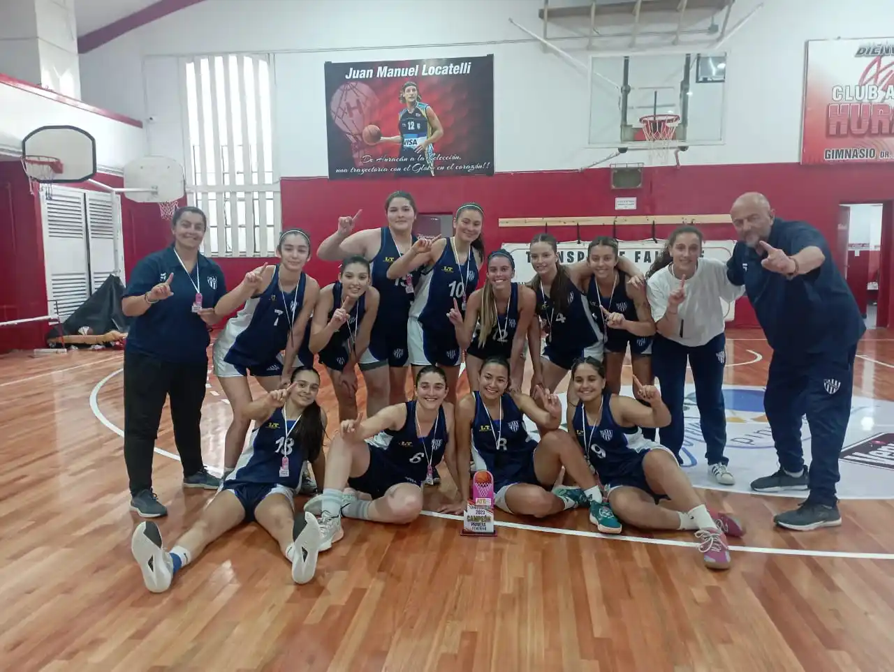El plantel de primera división de Rivadavia y sus entrenadores