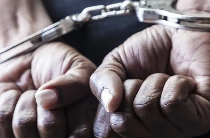 Discutió con su pareja y la amenazó con prenderle fuego la casa   