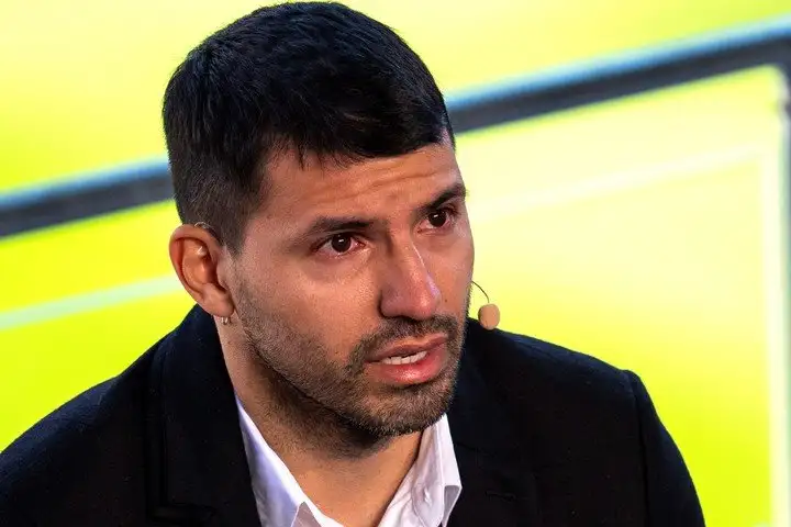 Entre lágrimas, el "Kun" se despidió del fútbol