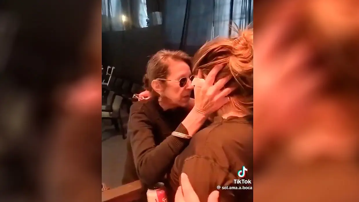 El emotivo momento se convirtió en viral.