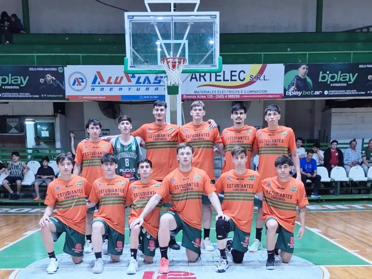 Club Estudiantes Concordia. El escolta en las posiciones.