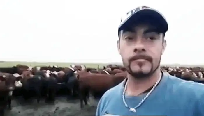 El relato de un productor trabajando en cuarentena y con el campo embarrado