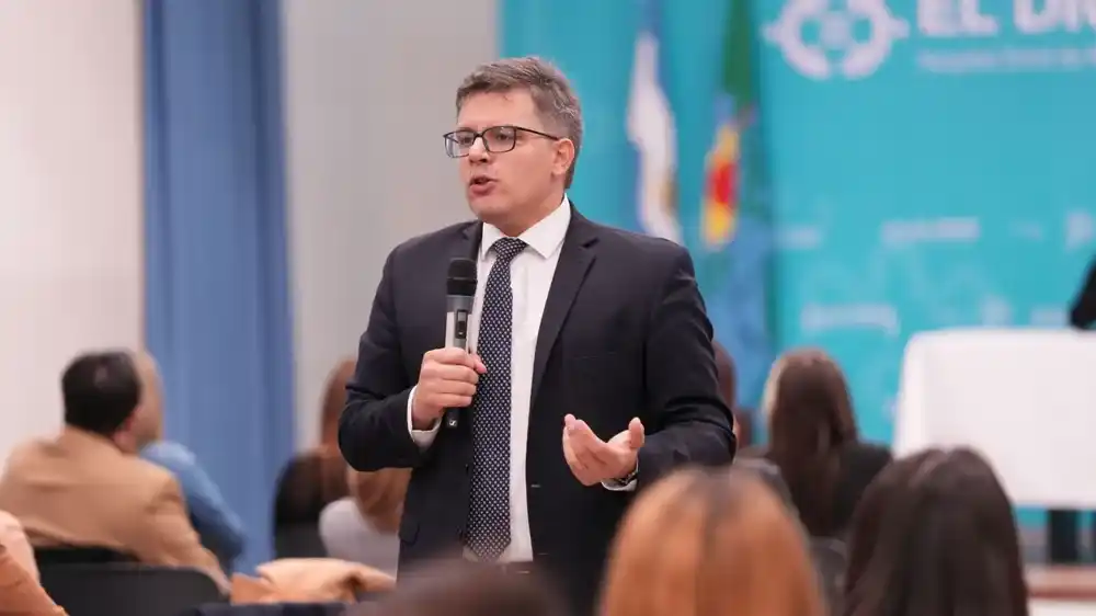 La Asesoría General de Gobierno de la Provincia de Buenos Aires, a cargo de Santiago Pérez Teruel, presentó la edición revisada y ampliada del Compendio de Dictámenes en materia de Obras Pública