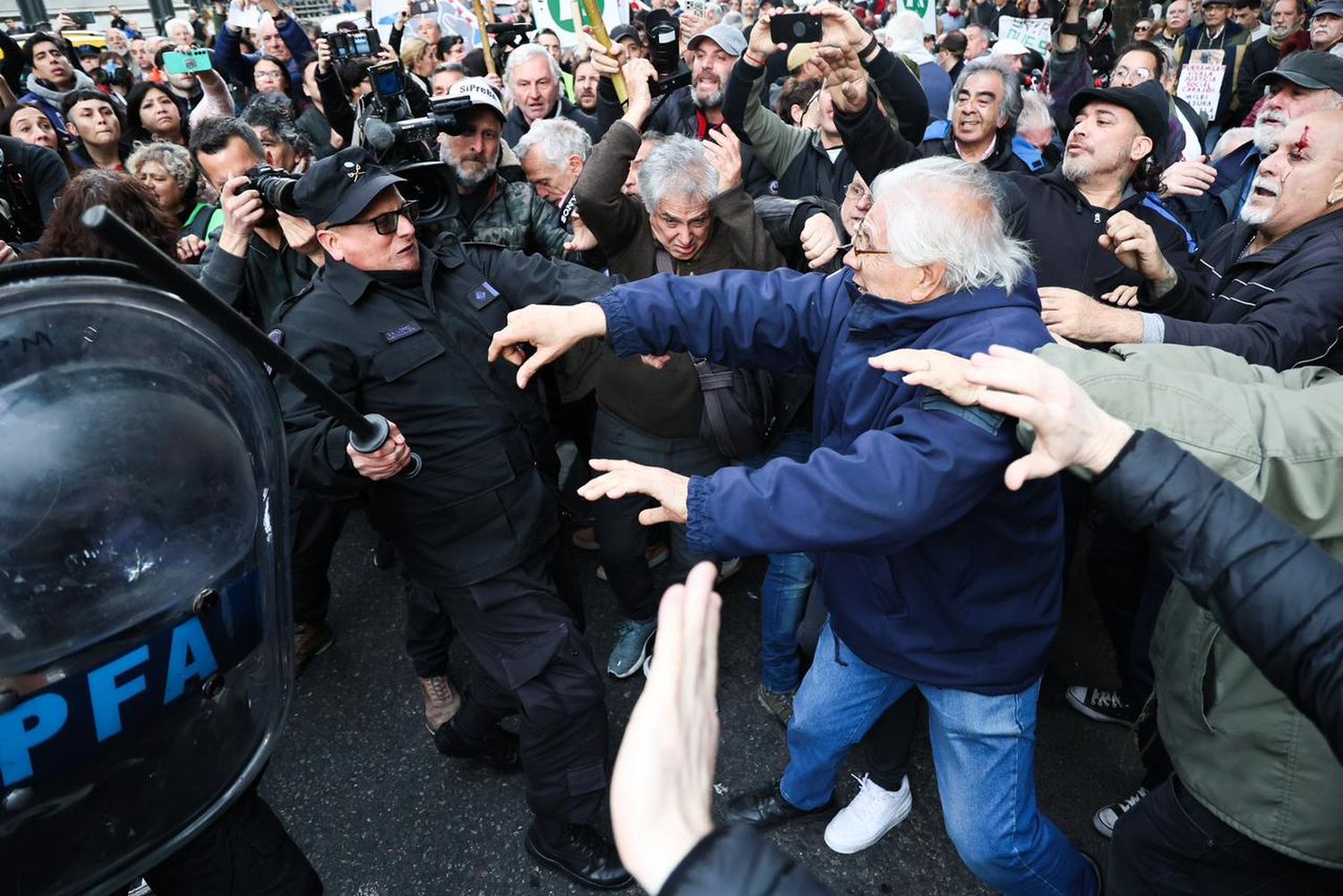 La protesta fue definida en un plenario que reunió a unas treinta de sus organizaciones y convocó, además, a organizaciones sindicales, sociales, estudiantiles y barriales.