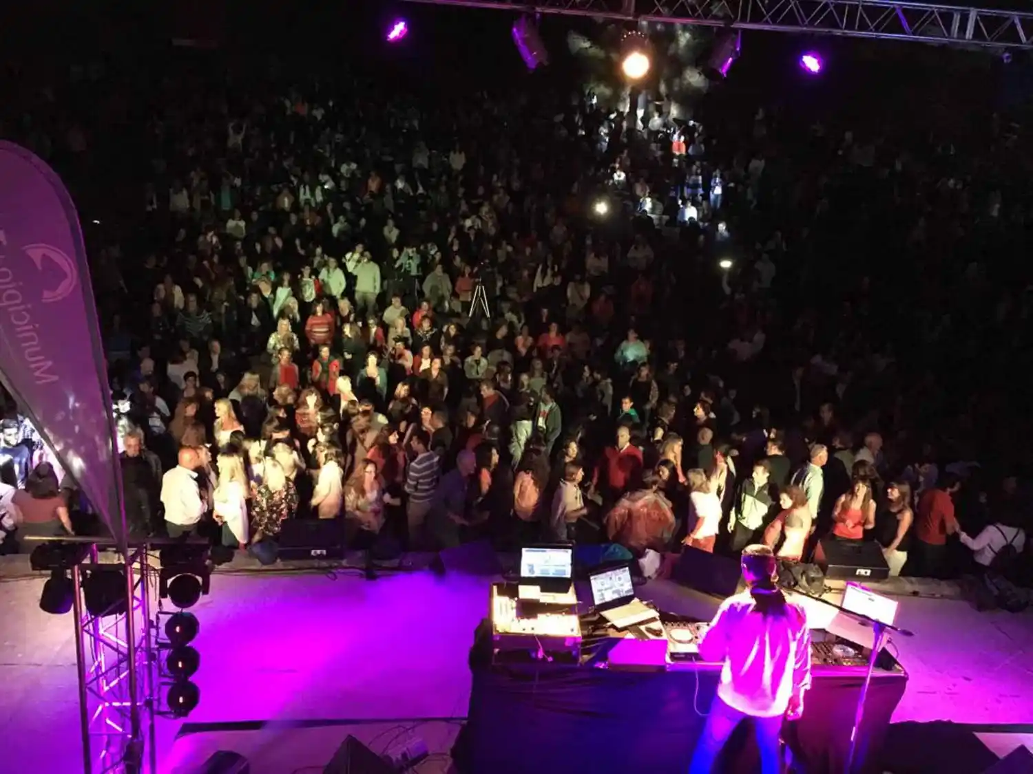 El Club Independiente será el  escenario de una nueva fiesta retro