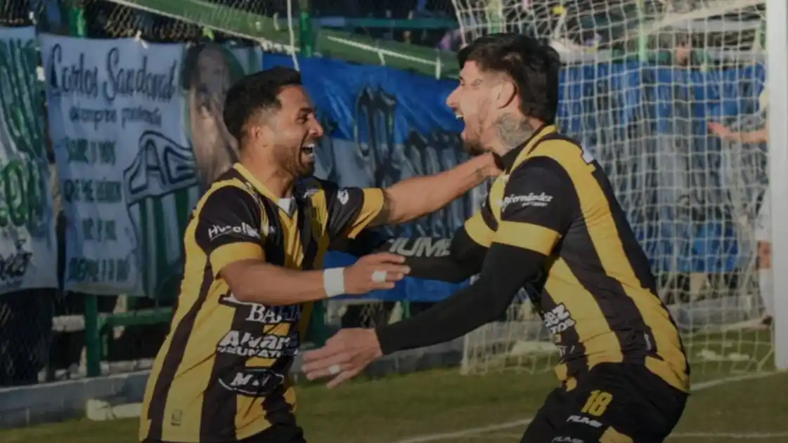 Olimpo festejó en Rawson.