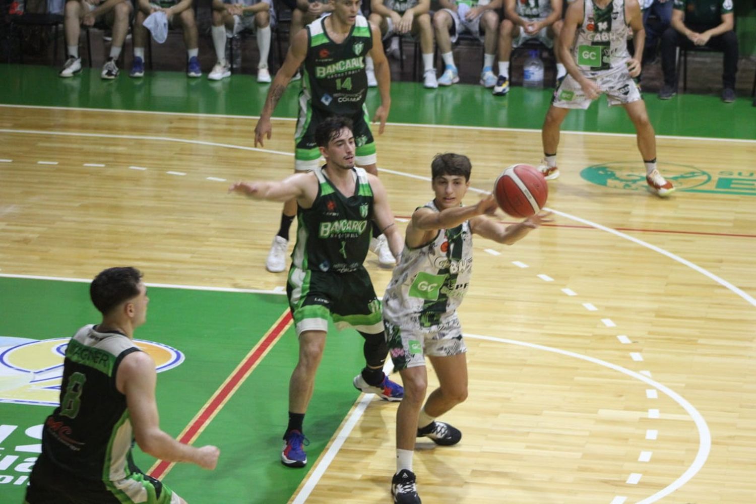 Los equipos gualeguayenses de B.H. y Centro Bancario ya comenzaron a moverse con miras al debut del venidero 2 de Agosto en la Liga Provincial de Mayores de la provincia. Gran expectativa y muchos equipos en competencia para este evento del baloncesto de la FEBER