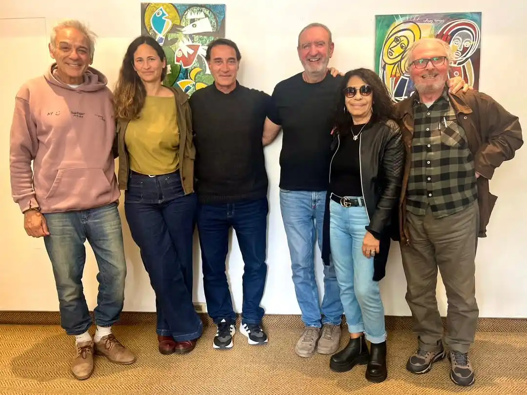 Las nuevas autoridades de la Asociación de Amigos, junto al director del Teatro Auditorium, Vito Amalfitano.