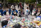 Jornada de Mega Reciclaje en la Plaza Independencia, con la participación de casi 400 estudiantes de escuelas de la ciudad.