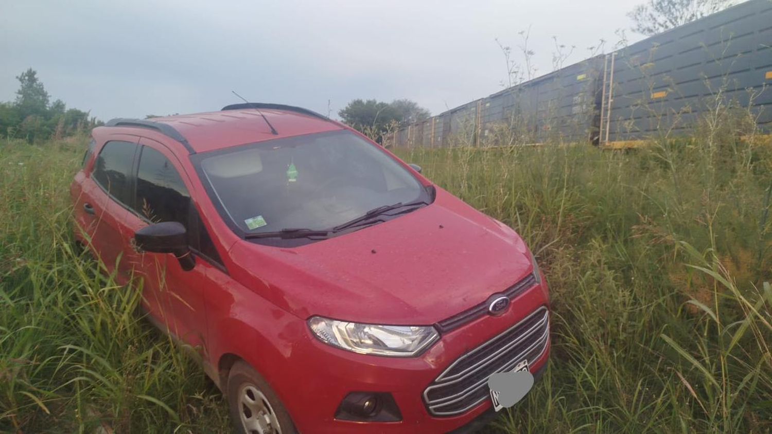 Un auto colisionó con el tren en barrio 9 de Septiembre