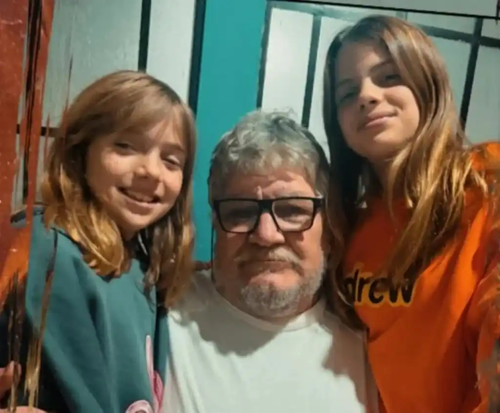 Las hijas de Wanda con su abuelo visitaron a su abuelo en la ciudad de Rosario
