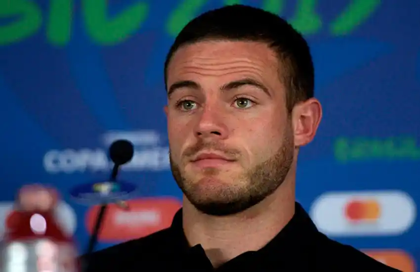 Pidieron la detención de Nahitan Nández, ex Boca, por violencia de género