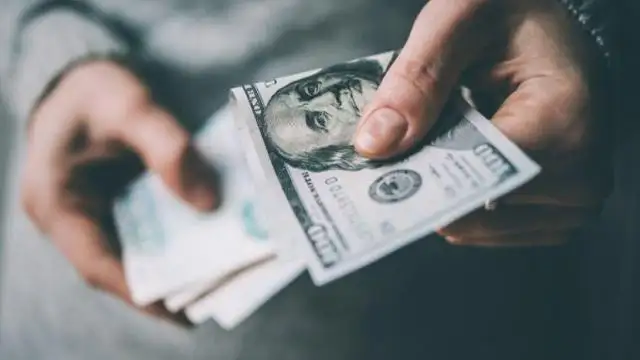 Pequeños y grandes clientes: cómo se reparten las compras de dólar