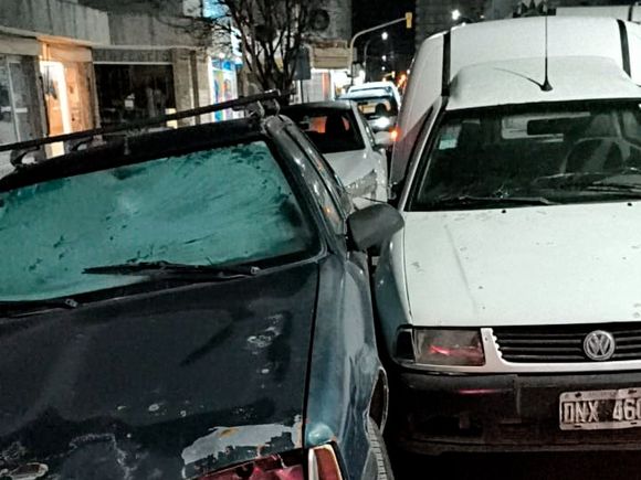 Conductor alcoholizado chocó un auto estacionado en el centro