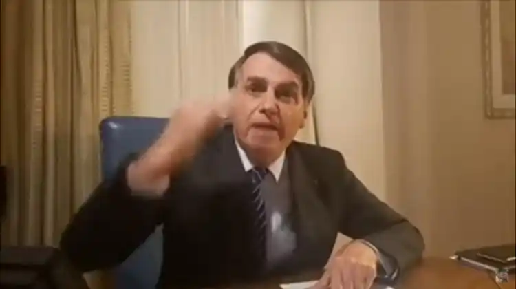 Exaltado, Bolsonaro atacó a Lula. (IMAGEN DE TV)