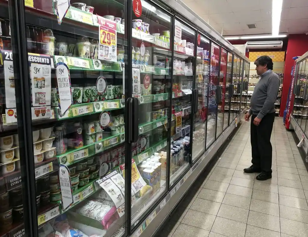 Las ventas en los supermercados cayeron pero las on line crecieron 347 por ciento