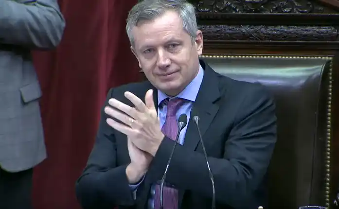 Video: Aplausos y felicitaciones de Monzó para vencedores peronistas en elecciones provinciales