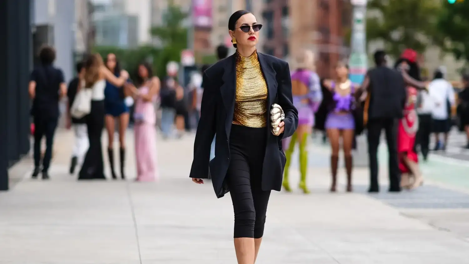 Vuelven los pantalones capri: la tendencia de moda que divide opiniones esta primavera verano - 1