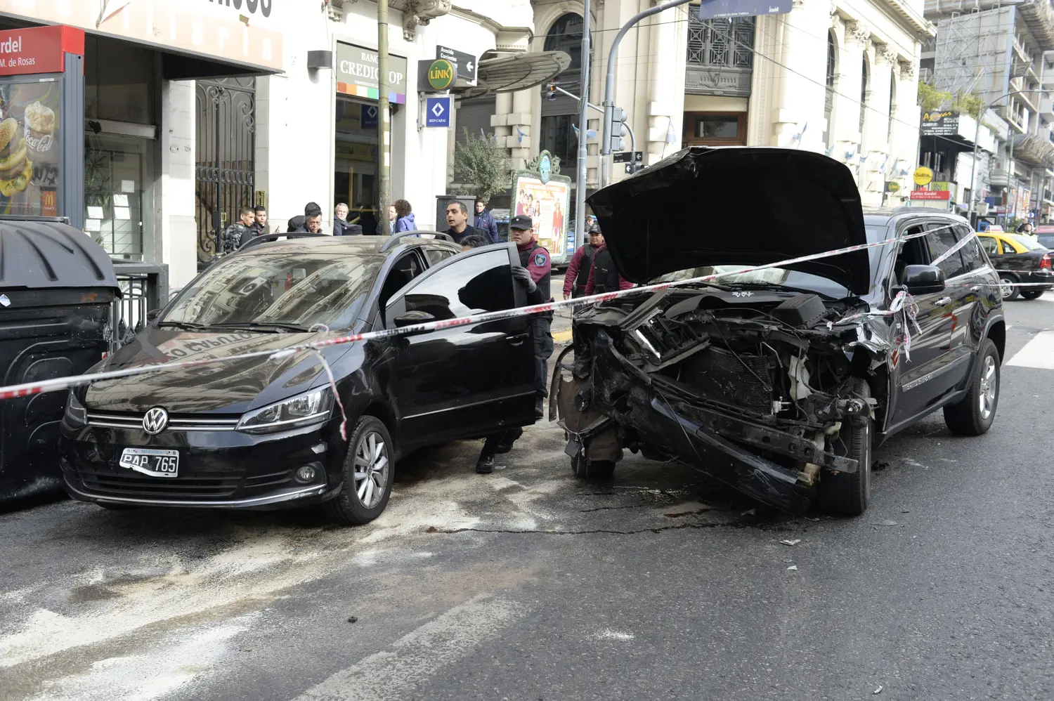 Persecución, tiros y choque frente al shopping Abasto