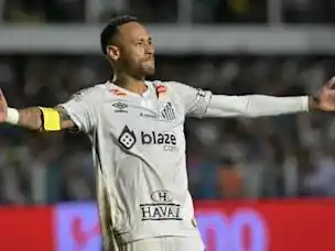 Ney fue ovacionado cuando ingresó al juego que terminó 1 a 1 .Foto:Nelson Almeida/AFP