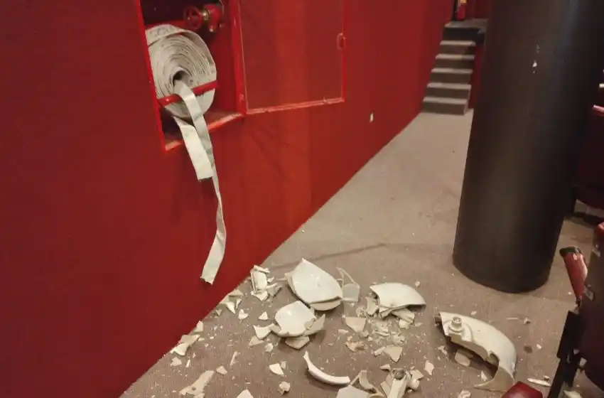 Delincuentes dañaron de forma grave el teatro Mar del Plata