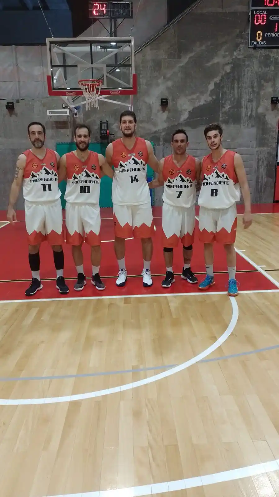 Andrizzi, Lanusse, Arca, Hartstock y Pallotti, los titulares de Independiente anoche en La Plata. (Foto gentileza Sergio Dalmiro Adaro).
