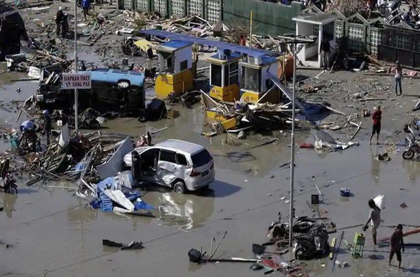 Se elevan a 832 las personas muertas por un sismo y tsunami en Indonesia