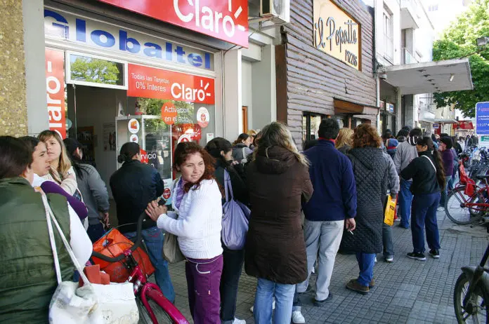 La desocupación en el país llegó al 15% y hubo 740 mil suspensiones