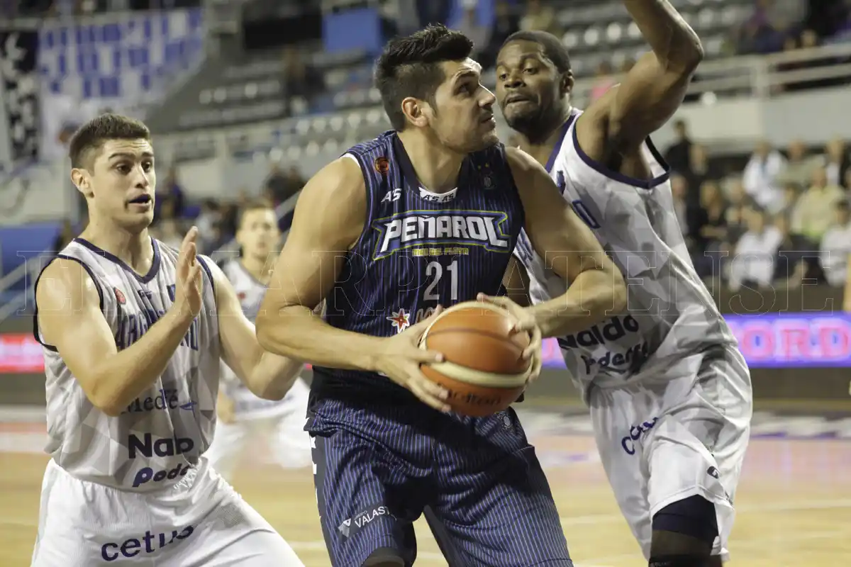 Peñarol busca reaccionar ante el rival más poderoso