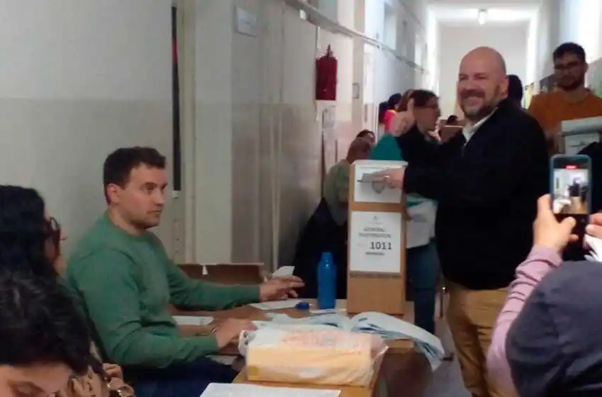 Ya votó el candidato a diputado provincial Alejandro Carrancio