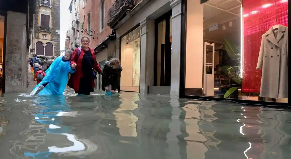 Paradójico: se inundó Venecia