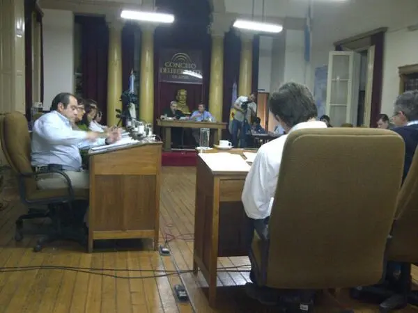Azul: HCD aprobó conformación de comisión investigadora contra el Intendente Inza