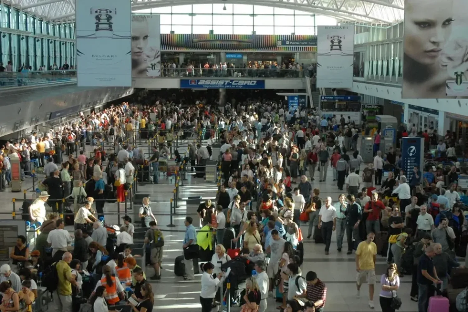 Aerolíneas Argentinas canceló 267 vuelos y reprogramó otros 26 por el paro de la CGT