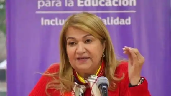 ¡LOS MAESTROS Y PROFESORES QUE SE BAJEN DE ESA NUBE! Ministra de Educación descarta posible aumento salarial