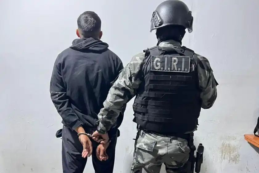 Se hizo pasar por un conocido y asesinó a un hombre a tiros en su casa: hay un sospechoso detenido