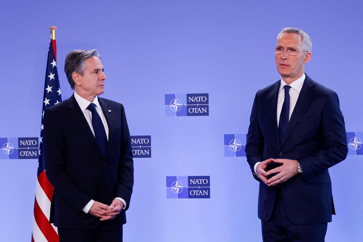 Antony Blinken junto a Jens Stoltenberg, titular de la OTAN.