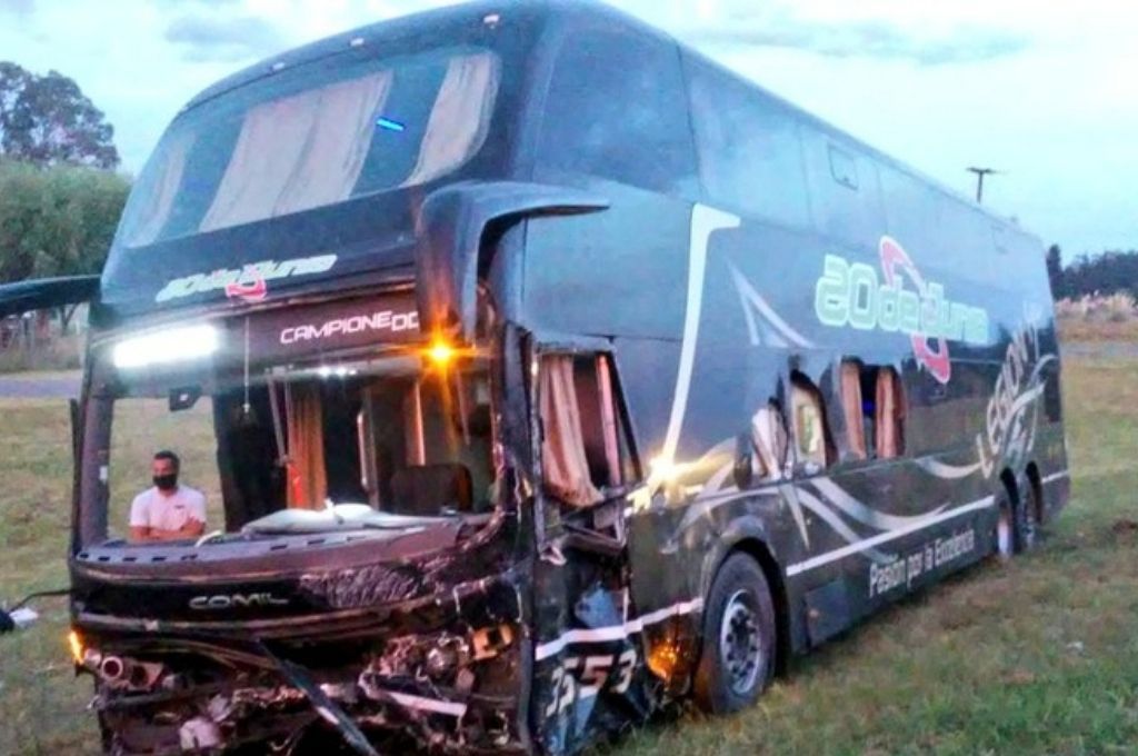 Tragedia: tres muertos al chocar un ómnibus y un utilitario