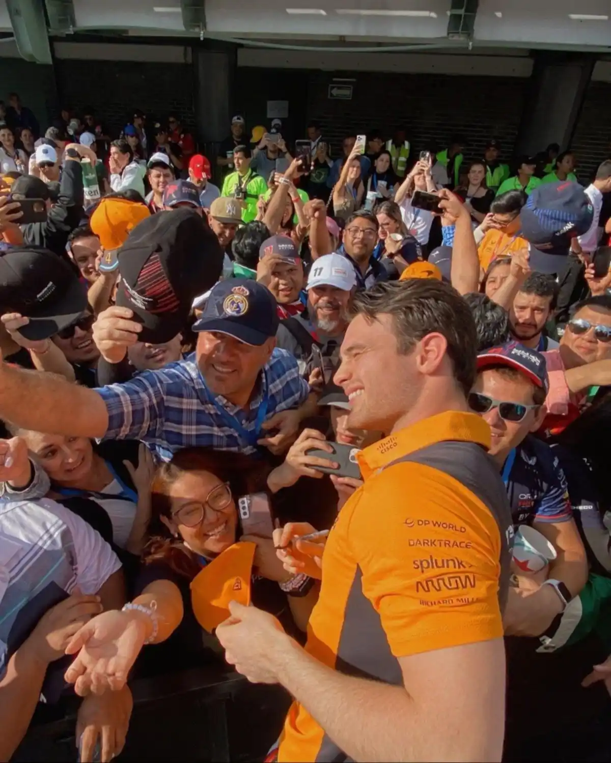 El incómodo momento de Pato O'Ward en el Paddock del Gran Premio de México