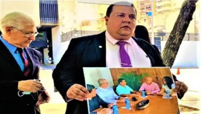 LA FOTO QUE DESATÓ LA FURIA contra Javier Tarazona: mostró relación de la administración de Maduro con la guerrilla
