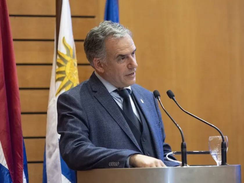 El presidente de Uruguay negó la instalación de un cable submarino entre las Islas Malvinas y Montevideo