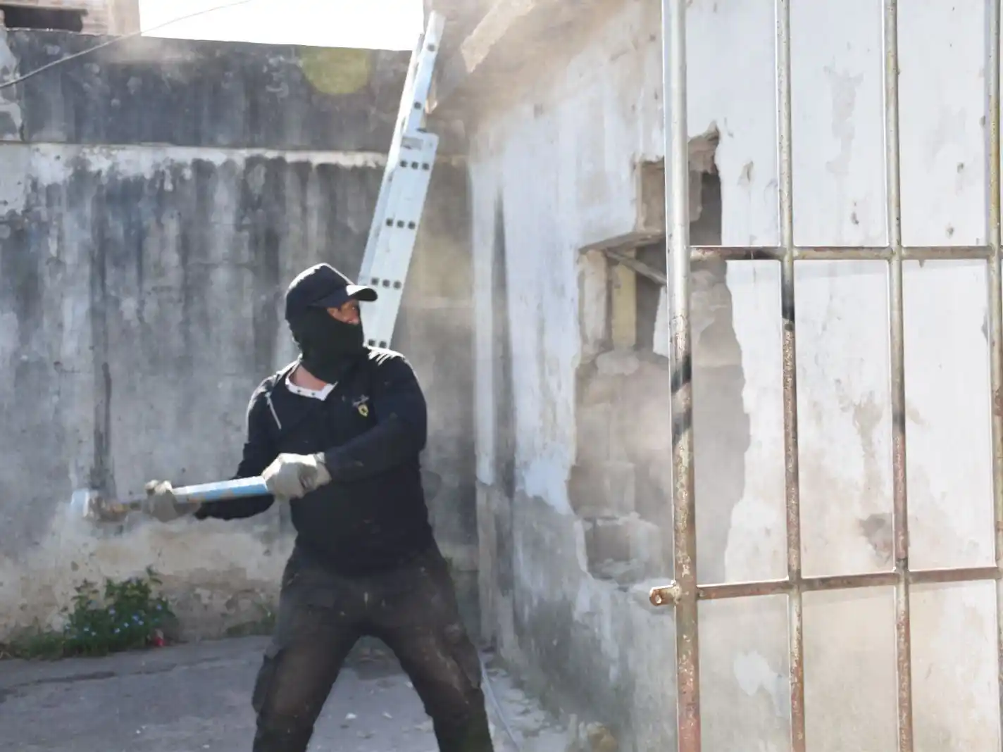 Derribaron un búnker de drogas en Capitán Bermúdez: ya se desactivaron 98 en toda la provincia