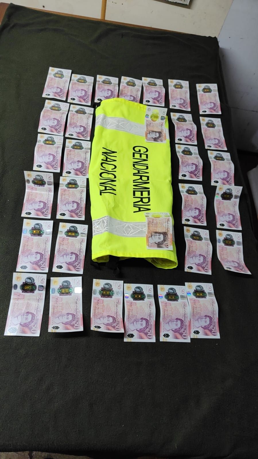 Gendarmería Nacional incautó libras esterlinas en control de rutas 14 y 18
