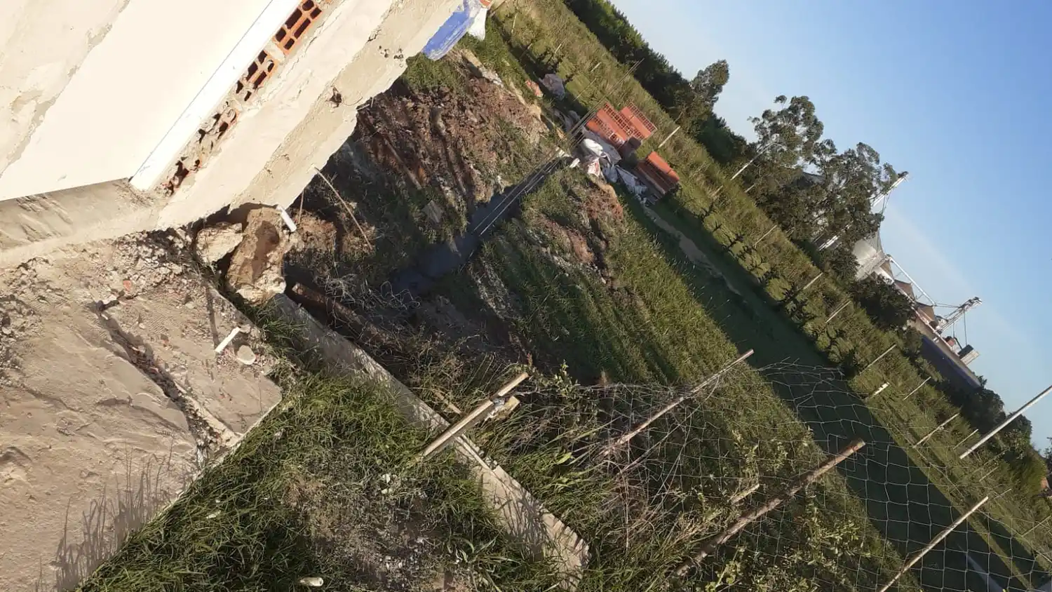 Dañaron un alambrado para ingresar a robar. Foto: La Opinión.