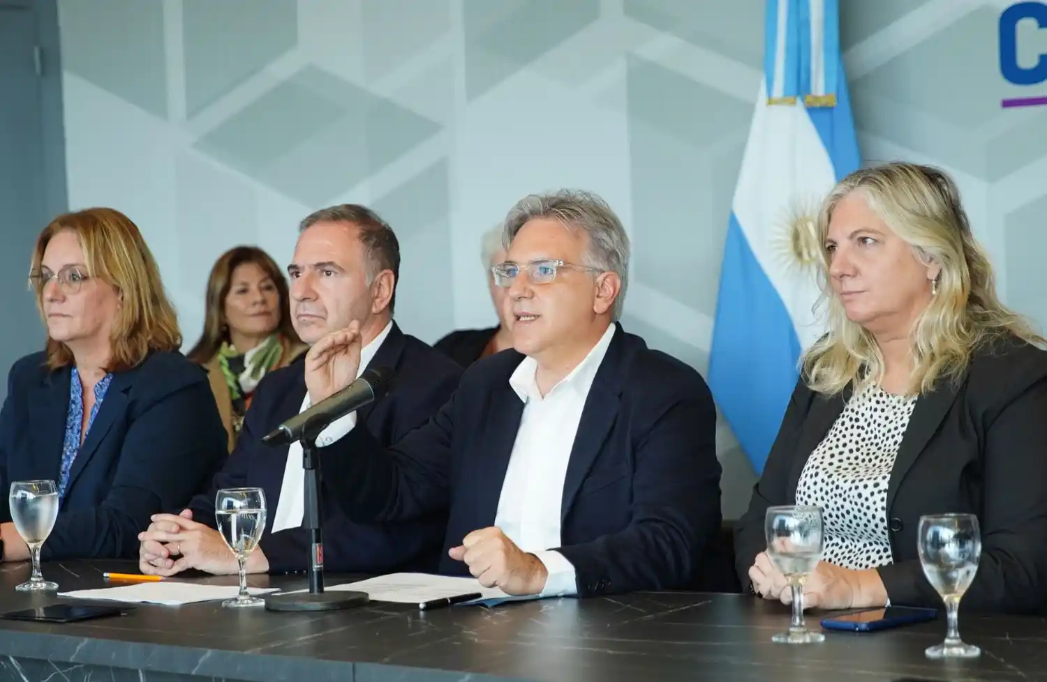 Llaryora: “Los resultados de las pruebas Aprender nos ponen muy orgullosos”