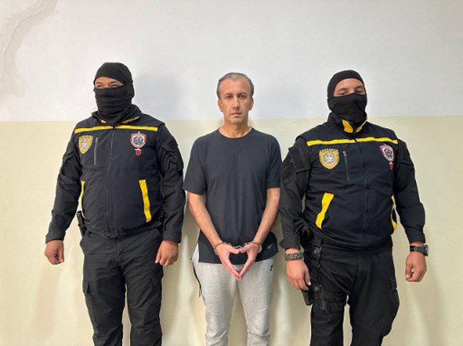 EN FOTOS y videos: así le pusieron los ganchos a El Aissami y su combo