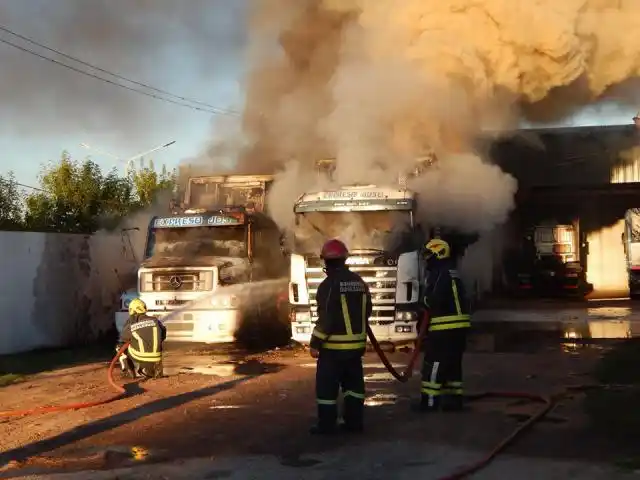 Se incendiaron camiones