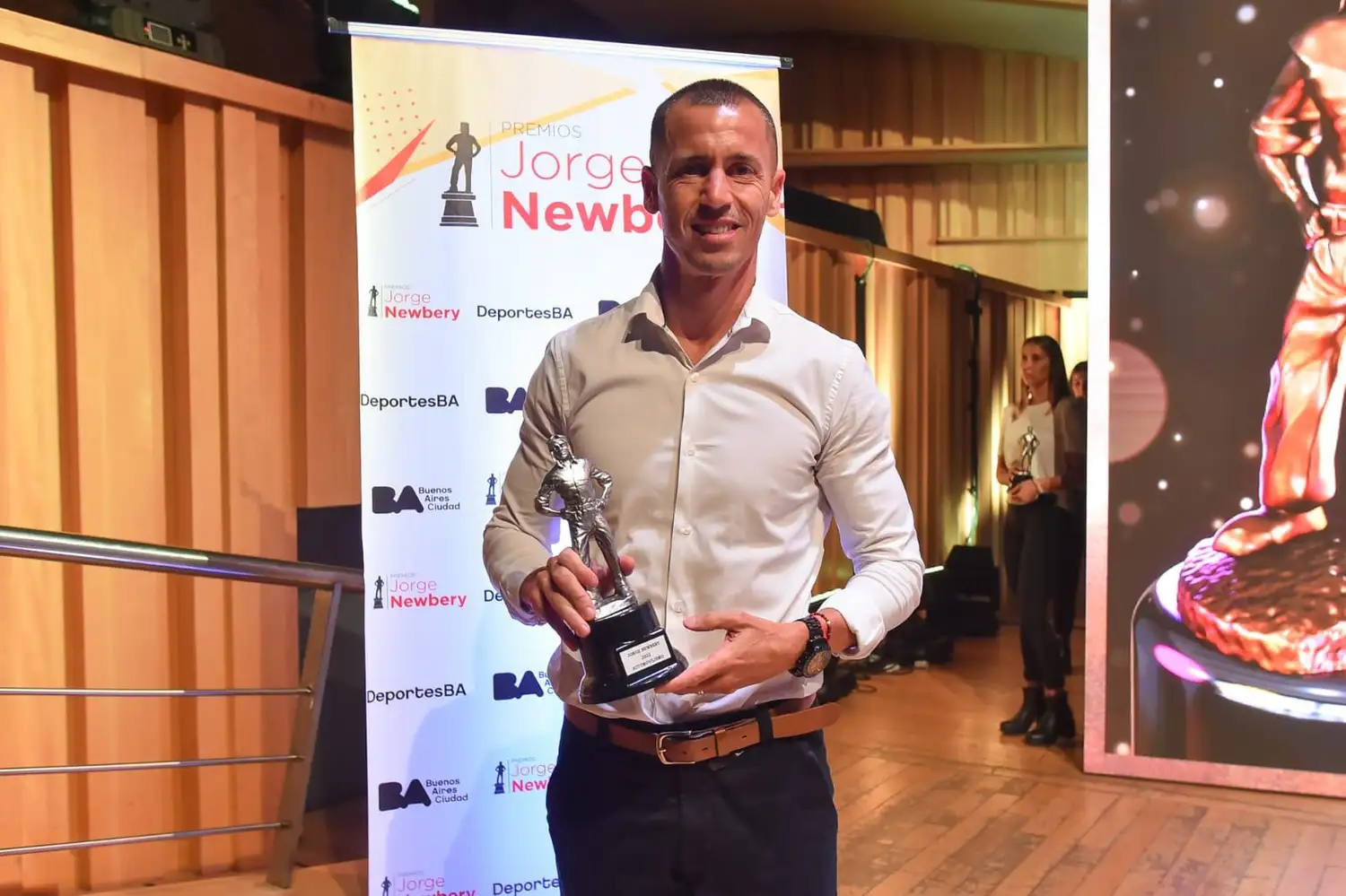 Leonel Pernía se llevó el Jorge Newbery de Automovilismo en la fiesta del deporte en CABA
