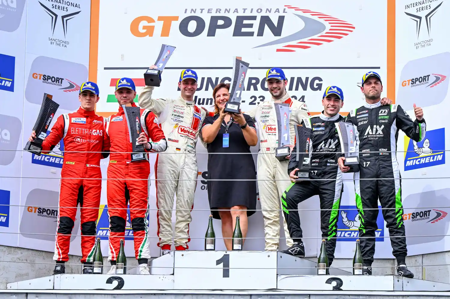 Marcos Siebert y Diego Menchaca en el tercer lugar del podio. (Foto: GT Open)