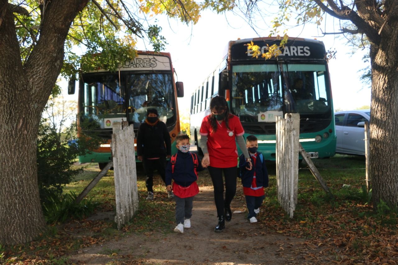 Cómo son las clases en las escuelas rurales, que no abandonaron la presencialidad